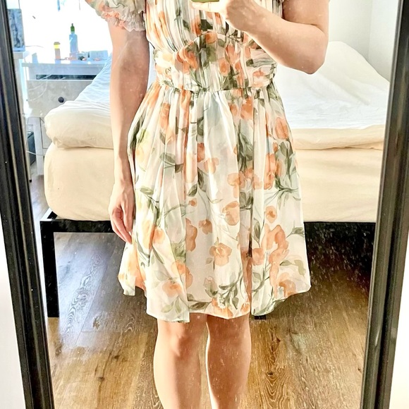 Abercrombie and Fitch Ruched Ruffle Puff Sleeve Mini Dress - Picture 3 of 3